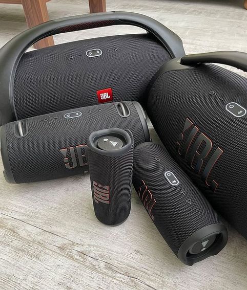 JBL Charge 5 Bluetooth Speaker 2